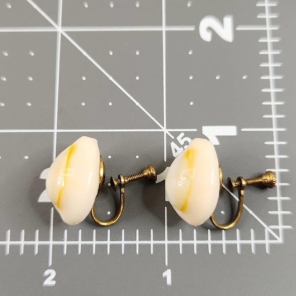5/$20 Bundle deal - Shell Screwback Earrings - Picture 3 of 3